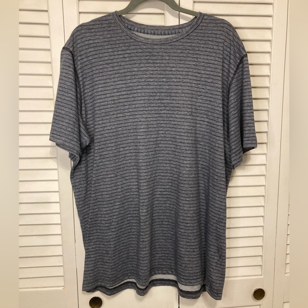 Columbia Omni-wick Mens Grey Blue And Black Striped T-Shirt Size Extra Large